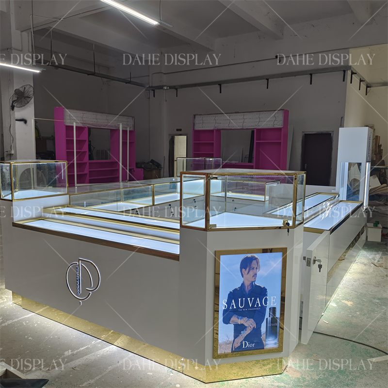 personalizzato. Vetrina per es - Perfume Fragrance Shop recensione e prezzo